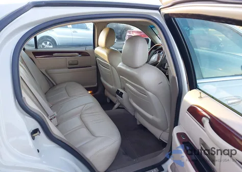 2004 Lincoln Town Car Ultimate из США, поврежденный, VIN 1LNHM83W24Y634984